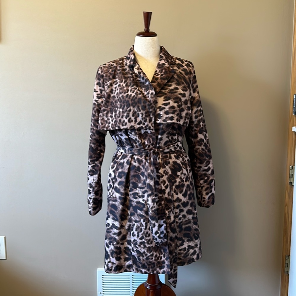 Leopard print women’s trenchcoat never worn